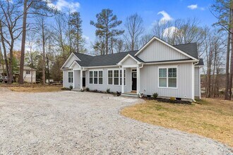 Building Photo - MUST SEE! 2 Bed / 2 Bath End Unit in Raleigh