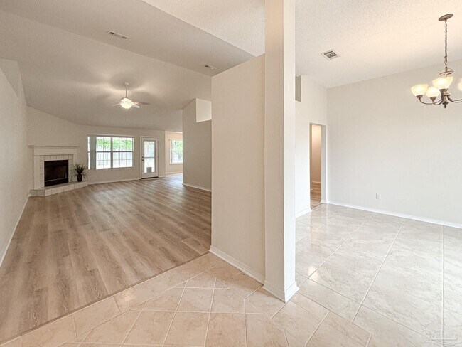 Building Photo - 9639 Westgate Cir