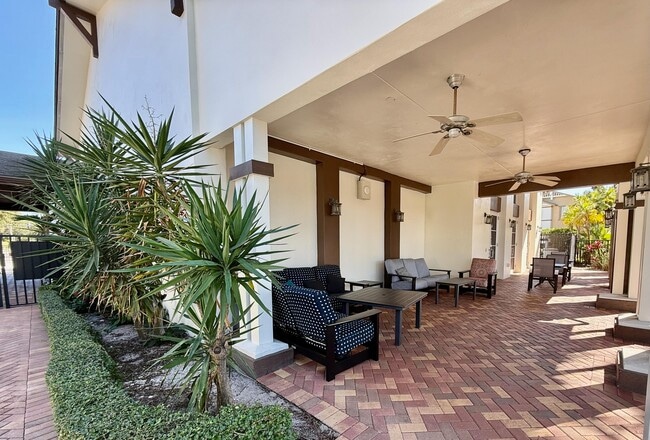 Building Photo - 870 Marina Del Ray Ln