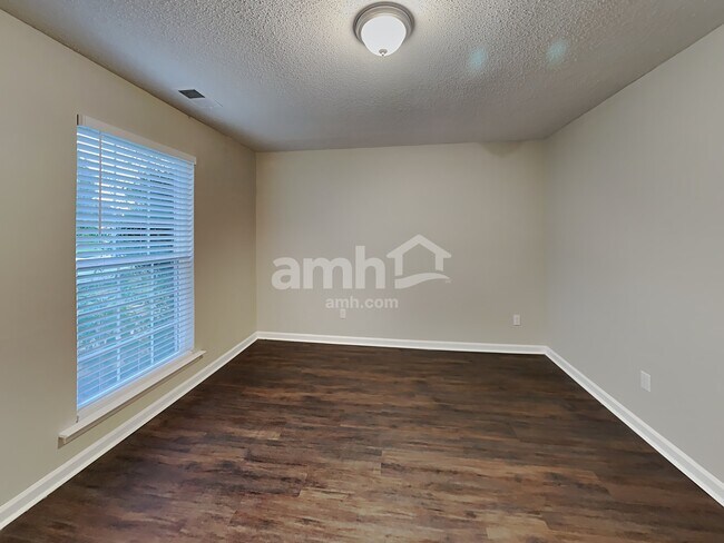 Building Photo - 7748 Parkmont Dr