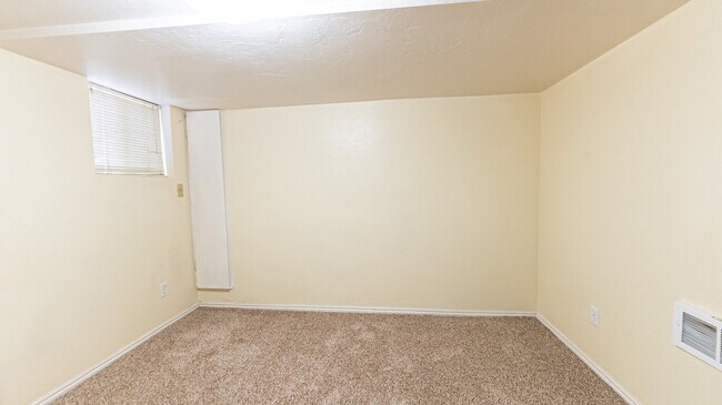 Building Photo - 725 N 10th Ave