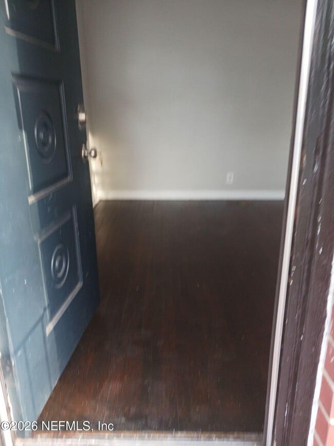 Building Photo - 1553 W 19th St