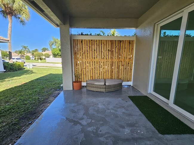 Building Photo - 2345 Spanish Wls