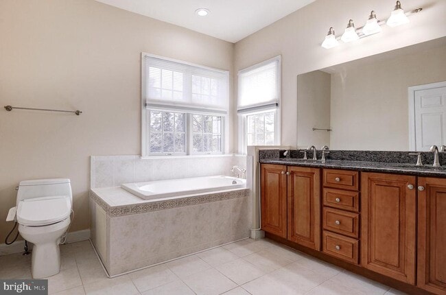 Building Photo - 4303 Evergreen Ln