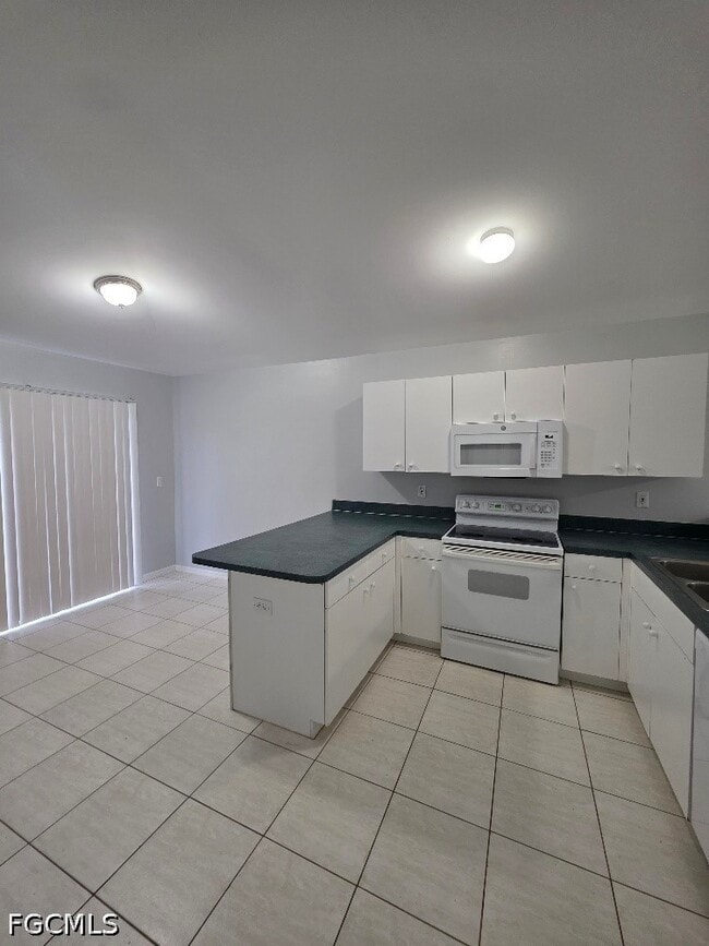 Building Photo - 4836 Golfview Blvd