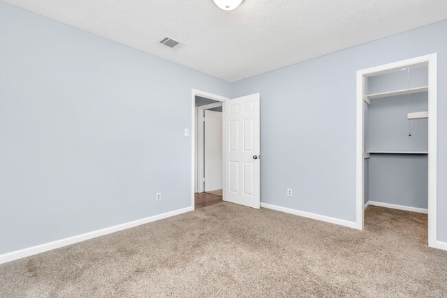 Building Photo - 13627 Greenridge Dr