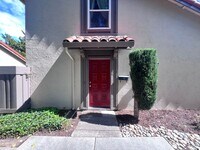 Building Photo - BRIGHT & SPACIOUS 3BD/2BA TOWNHOME IN PLEASANTON CA!!!
