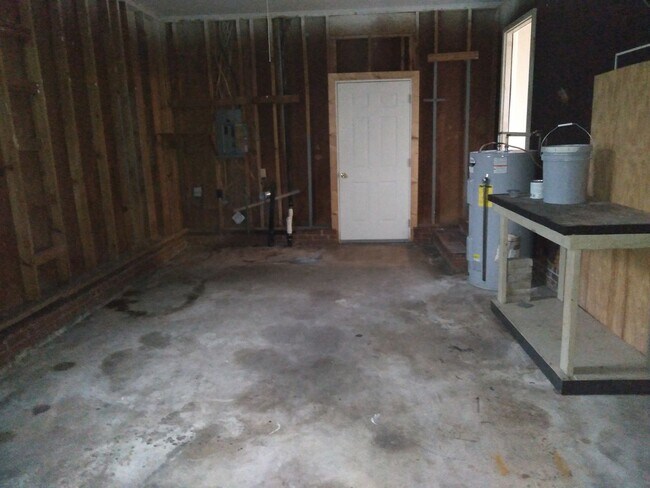 Building Photo - 309 Tall Pine Rd