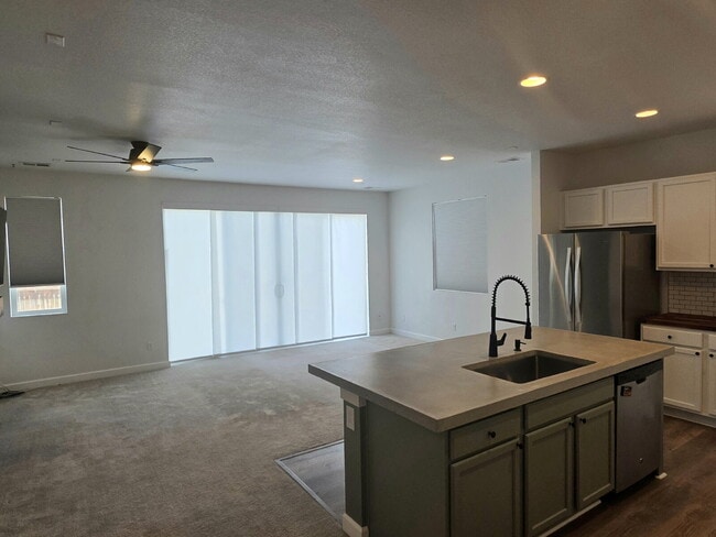 Building Photo - 25606 E Bayaud Ave