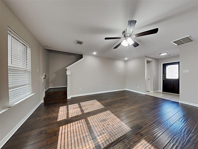 Building Photo - 8110 Stagewood Dr