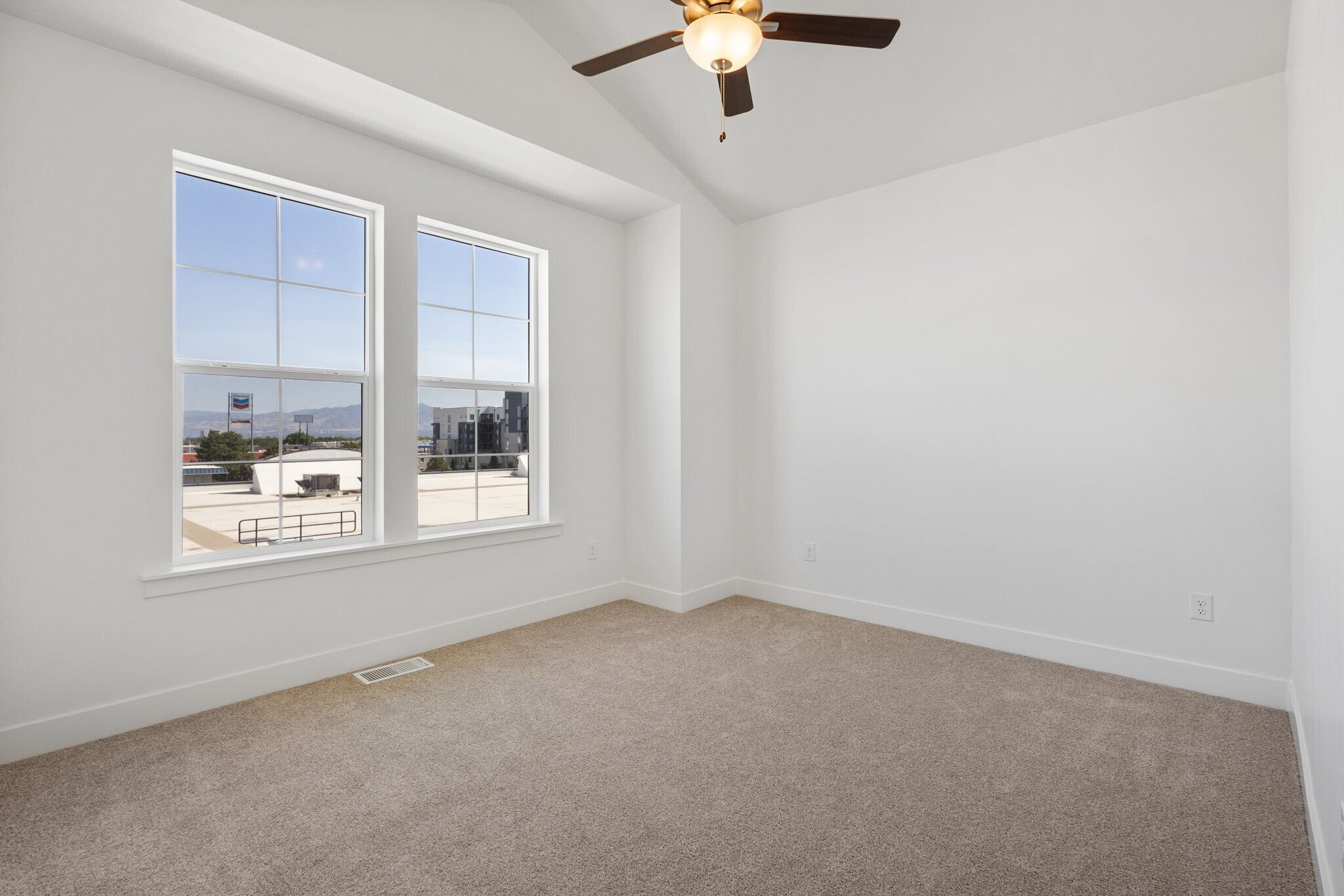 Building Photo - 384 Chadam Way