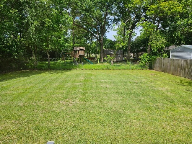 Building Photo - 117 Red Cedar Dr
