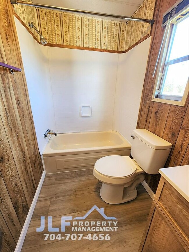 Building Photo - 2 Bed/2 Bath Mobile Home in China Grove