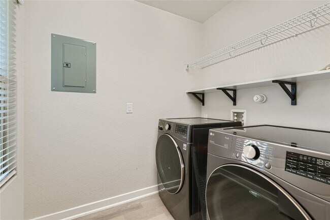 Building Photo - Gorgeous 2 bedroom rental!