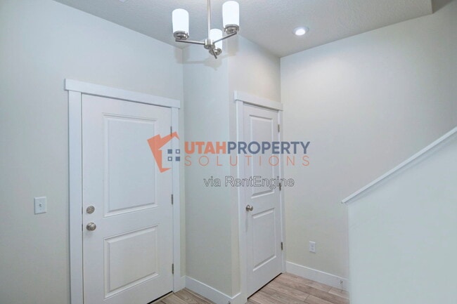 Building Photo - 388 S 980 W