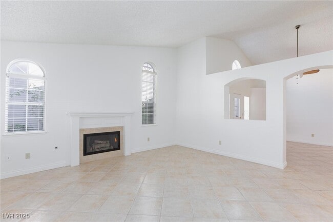 Building Photo - 2208 Ladue Dr