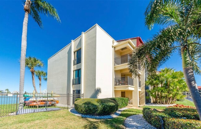 Building Photo - 868 Bayway Blvd