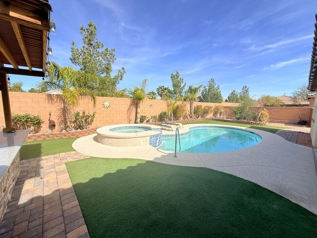 Building Photo - 1 Story 4Bed Pool Built in BBQ