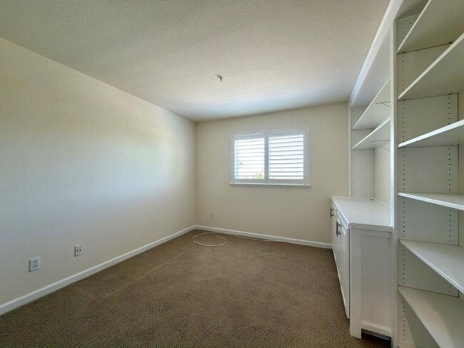 Building Photo - Coveted Napa Yacht Club 3 Bedrooms, 2 1/2 Bathrooms, w/ 1st Level Primary Bedroom/Bath
