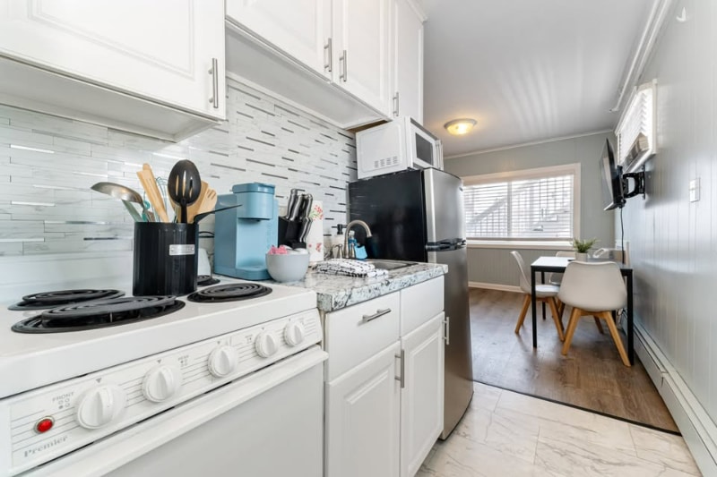 Building Photo - 46 E Grand Ave