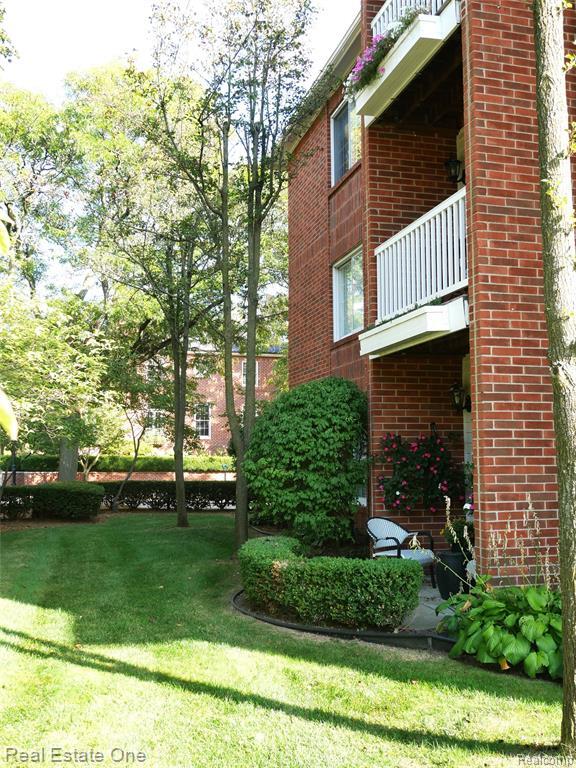 Building Photo - 444 Chester St