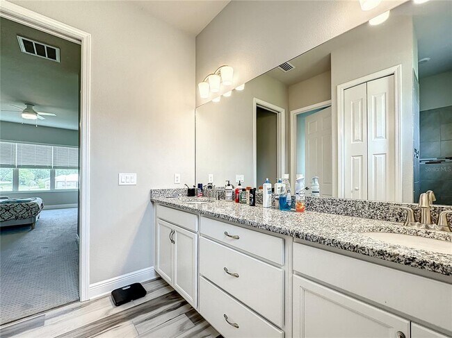 Building Photo - 725 E Charleston Ct