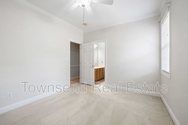 Building Photo - 329 W Summerchase Dr