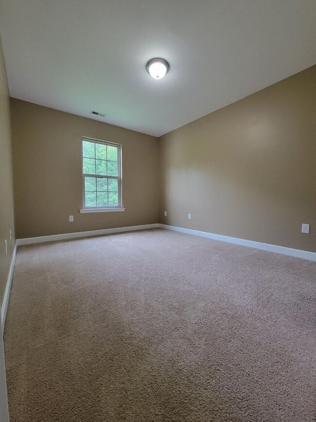 Building Photo - 320 Zach Dr