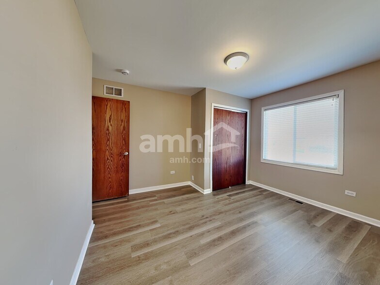 Building Photo - 1801 Winger Dr