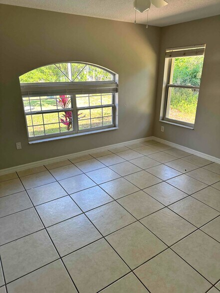 Building Photo - 160 Fenimore Ln