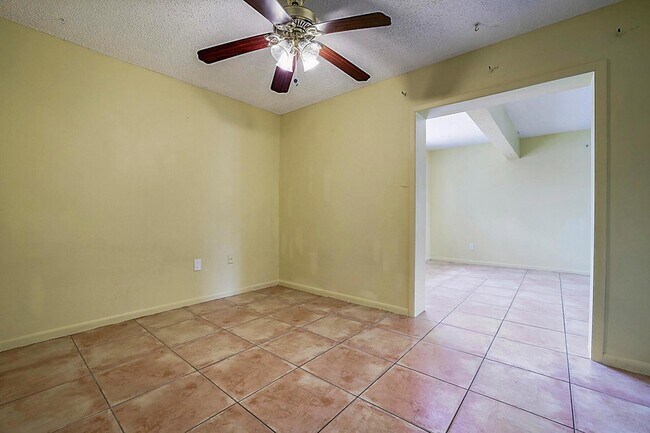 Building Photo - 2346 Caroma Ln