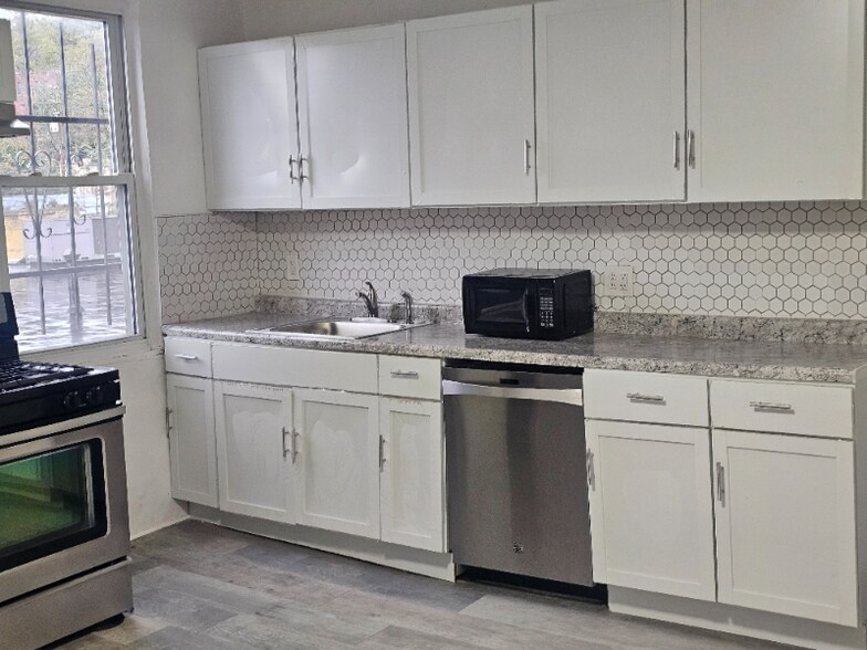 Building Photo - 113 Kirkpatrick St