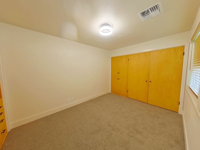Building Photo - 3240 S Louis Ln