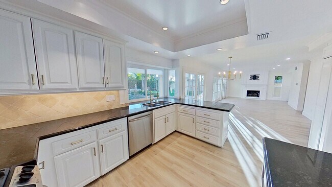 Building Photo - 6232 E Shenandoah Ave