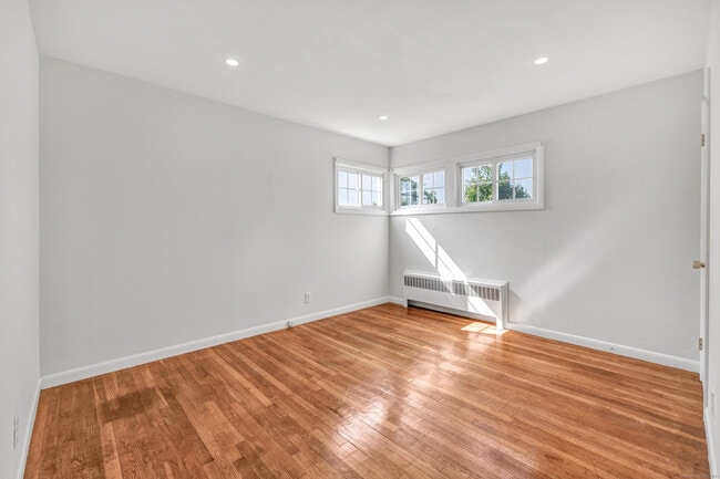 Building Photo - 19 Sunset Dr