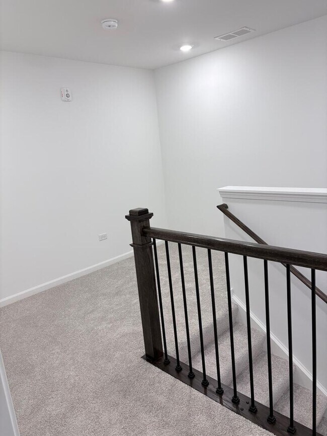 Building Photo - 460 Hathaway Ln