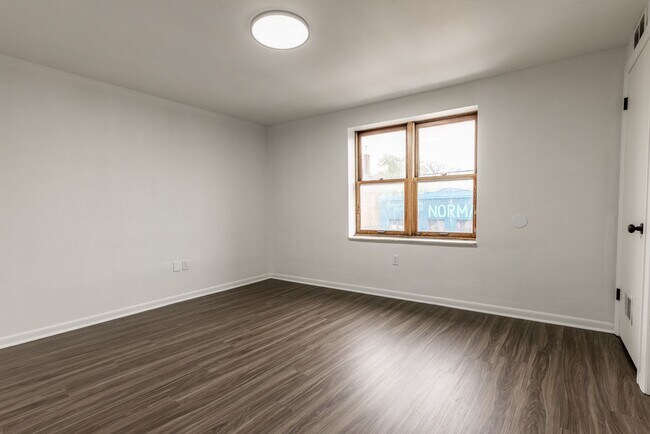 Building Photo - 601 E Warrington Ave