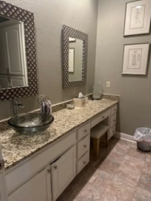 Bathroom w/vessel sink - 38400 Interstate 10 W