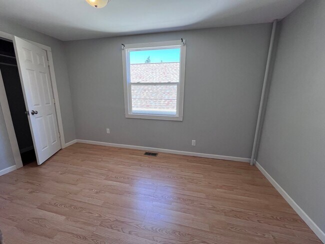 Building Photo - Updated 4-Bedroom Home!