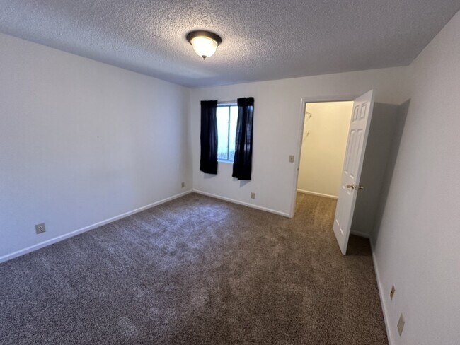 Building Photo - Apartment For Rent