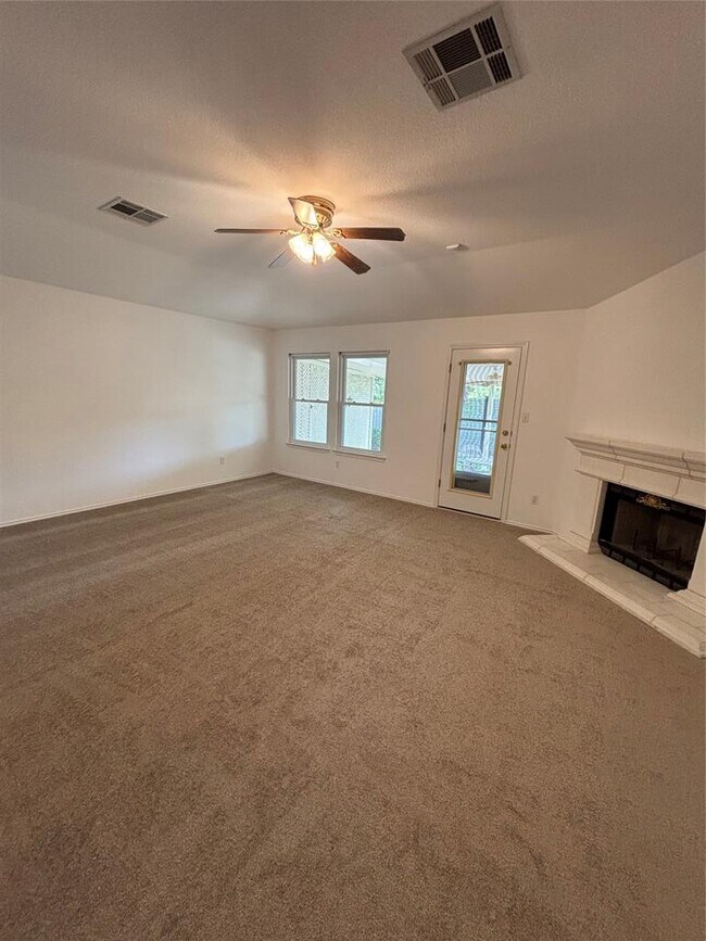 Building Photo - 1300 Leah Ln