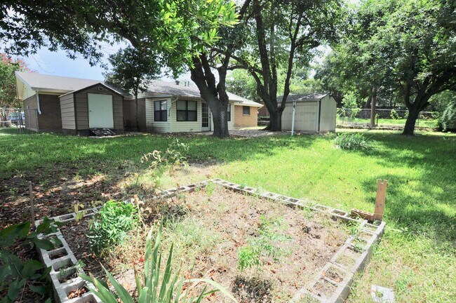 Building Photo - COMING SOON! FOR LEASE! Nice Remodeled - 3...