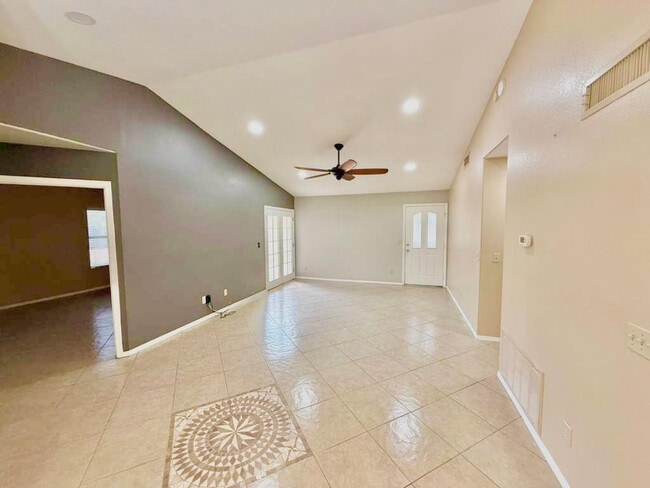 Building Photo - 7568 W Kerry Ln