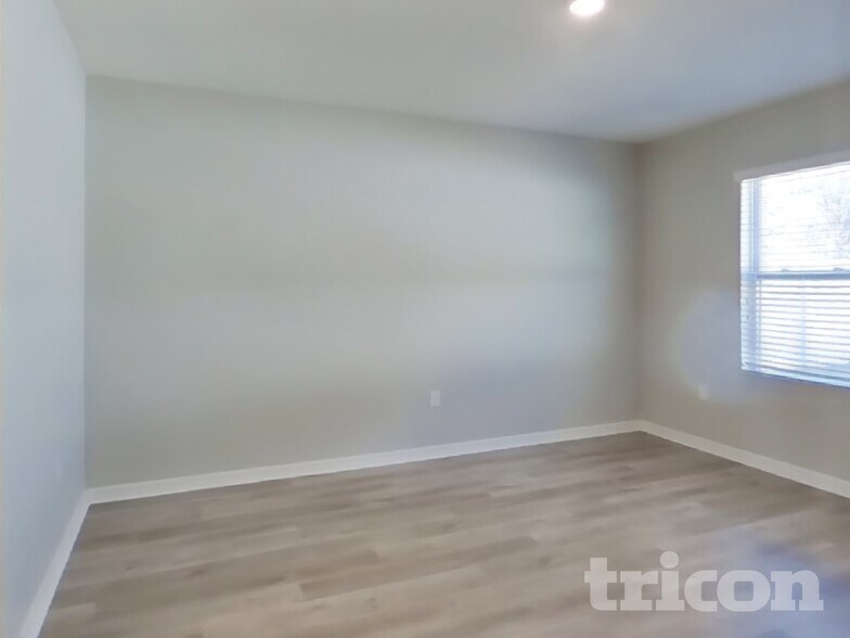 Building Photo - 530 Squires Grove Dr