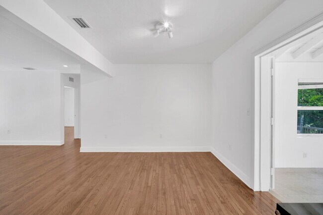 Building Photo - 4630 SW 12th St