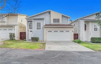 Building Photo - Luxurious 2-Bedroom Townhome with Loft in ...