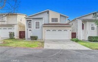 Building Photo - Luxurious 2-Bedroom Townhome with Loft in ...