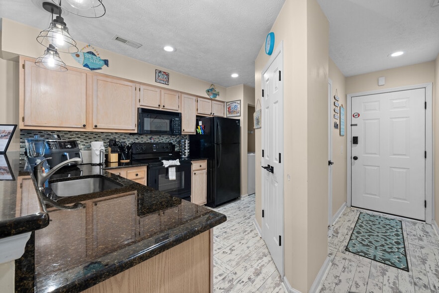 Building Photo - 557 White River Dr
