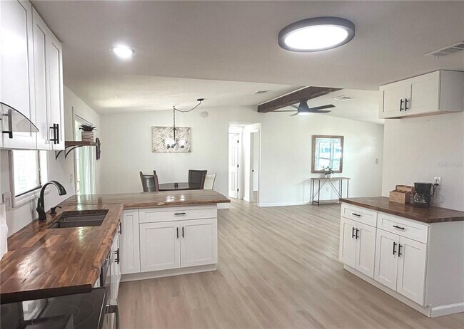 Building Photo - 6623 SW 84th St