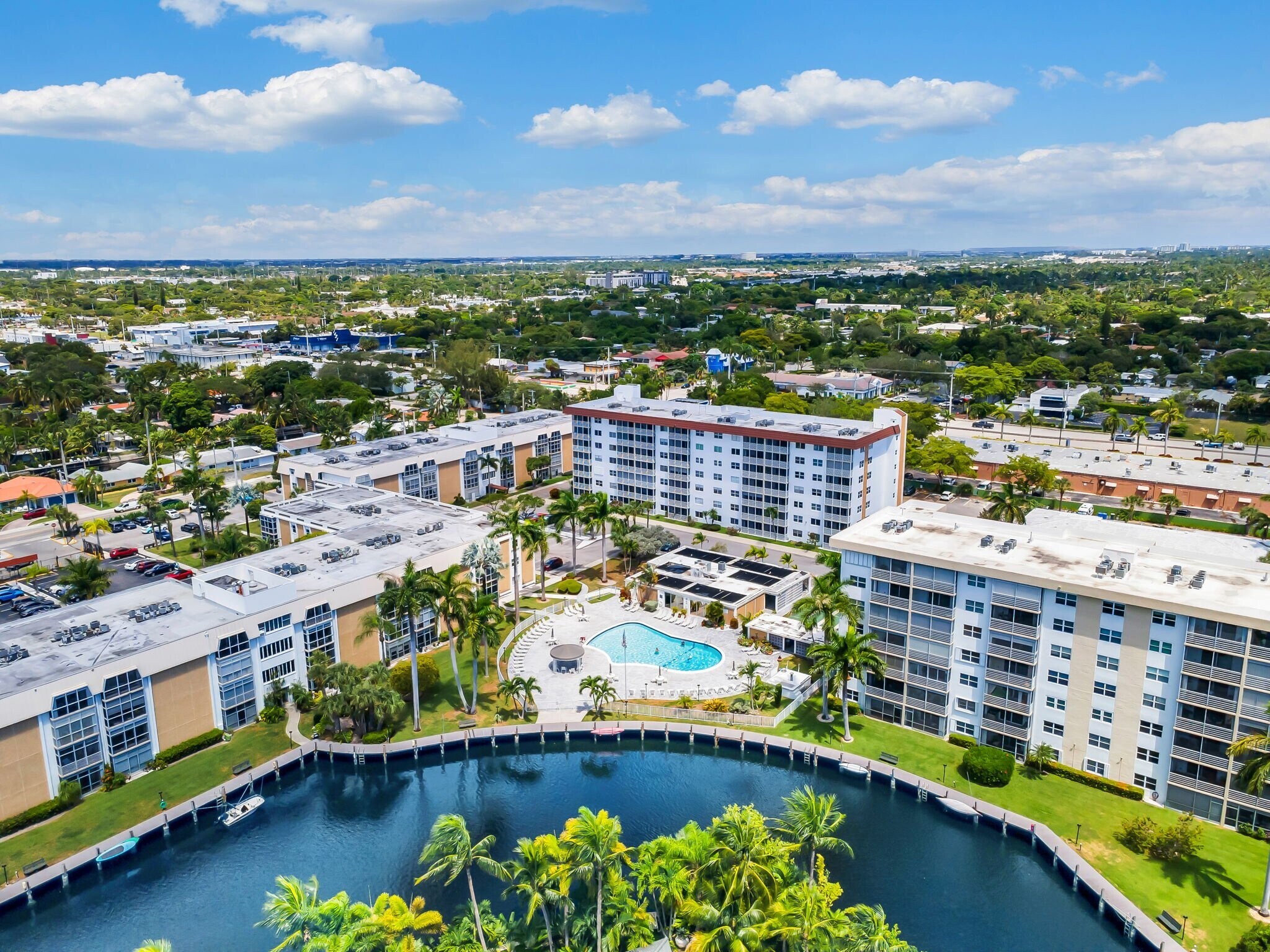 Building Photo - 3040 NE 16th Ave